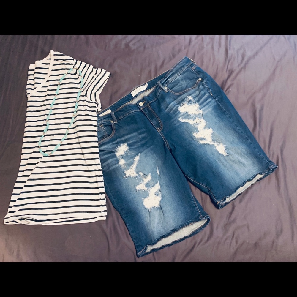 Ava & Vic 4X Black & White Stripe Tee